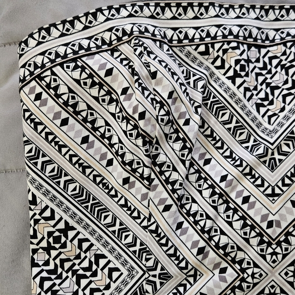 White House Black Market Black and White Geometric Strapless Top Size 2 - Picture 2 of 10